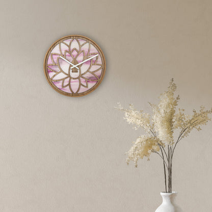 Roze houten wandklok van 40 cm met stille werking en Lotus-ontwerp van NeXtime Clocks.