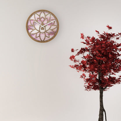 NeXtime wandklok van 40cm in roze met houten afwerking, stille werking en lotus-ontwerp voor aan de muur