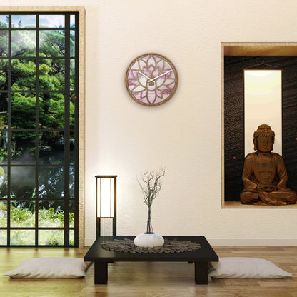 Binnenwandklok van 40 cm van NeXtime, roze houten klok met stille wijzers en lotus-ontwerp.
