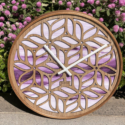 Roestvrij houten wandklok van 40cm in paars, stille klok met "Yogi" ontwerp van NeXtime Clocks.
