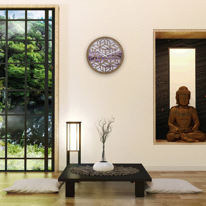 Wandklok van 40cm in paars met houten frame, stille werking en modern design, model "Yogi" van NeXtime Clocks.