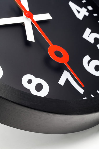 Wanduhr 35 cm - Geräuschlos - Schwarz - Eloxiertes Aluminium - NeXtime 'Station All Black'