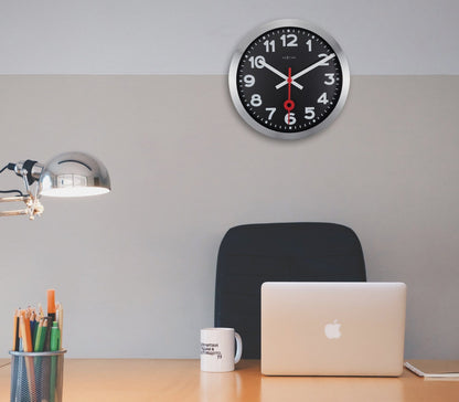 Wand-/Tischuhr – Schwarz – Aluminium – „Stationsnummern“