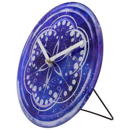 NeXtime Clocks Cosmo Indigo tafelklok van 20cm met stil uurwerk, temperglas en modern ontwerp, geschikt voor tafel of muur.
