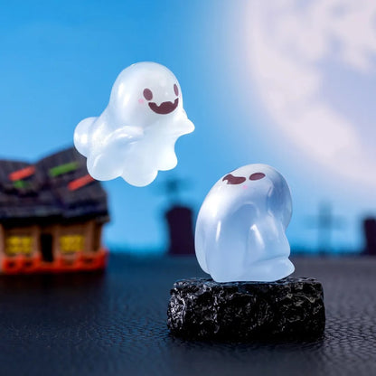 Six mini glow-in-the-dark ghost figurines from Florazo NL, 2.5 to 3.5 cm tall, shown in a spooky scene.